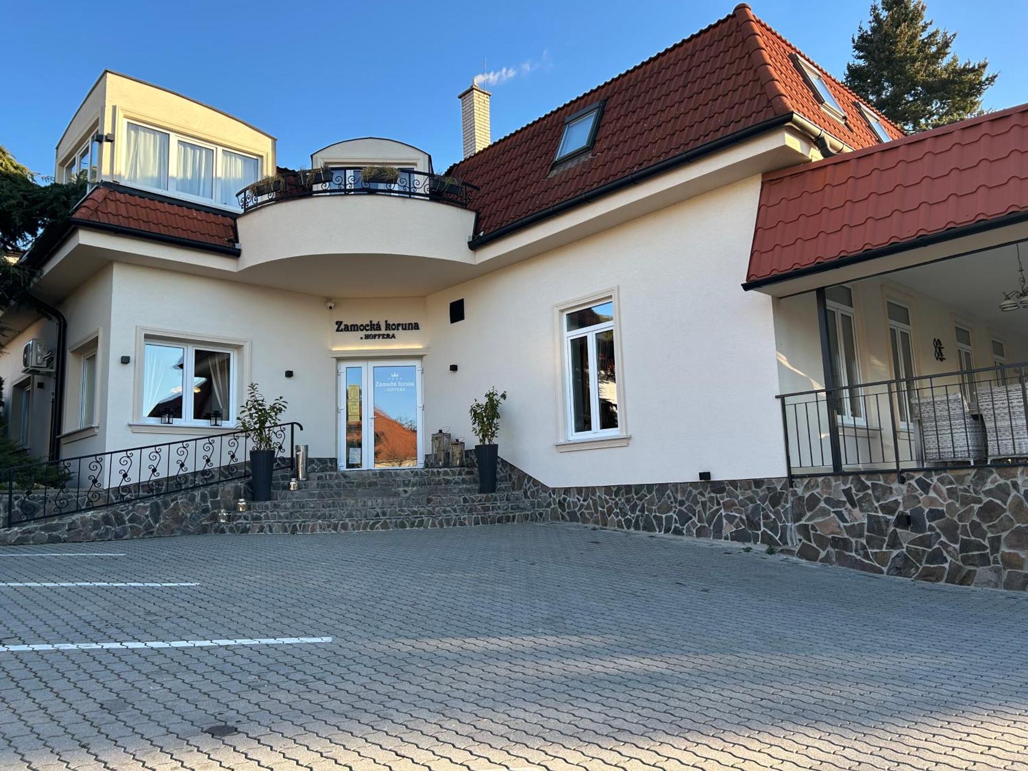 Zámocká koruna u Hoffera Nitra Exterior foto